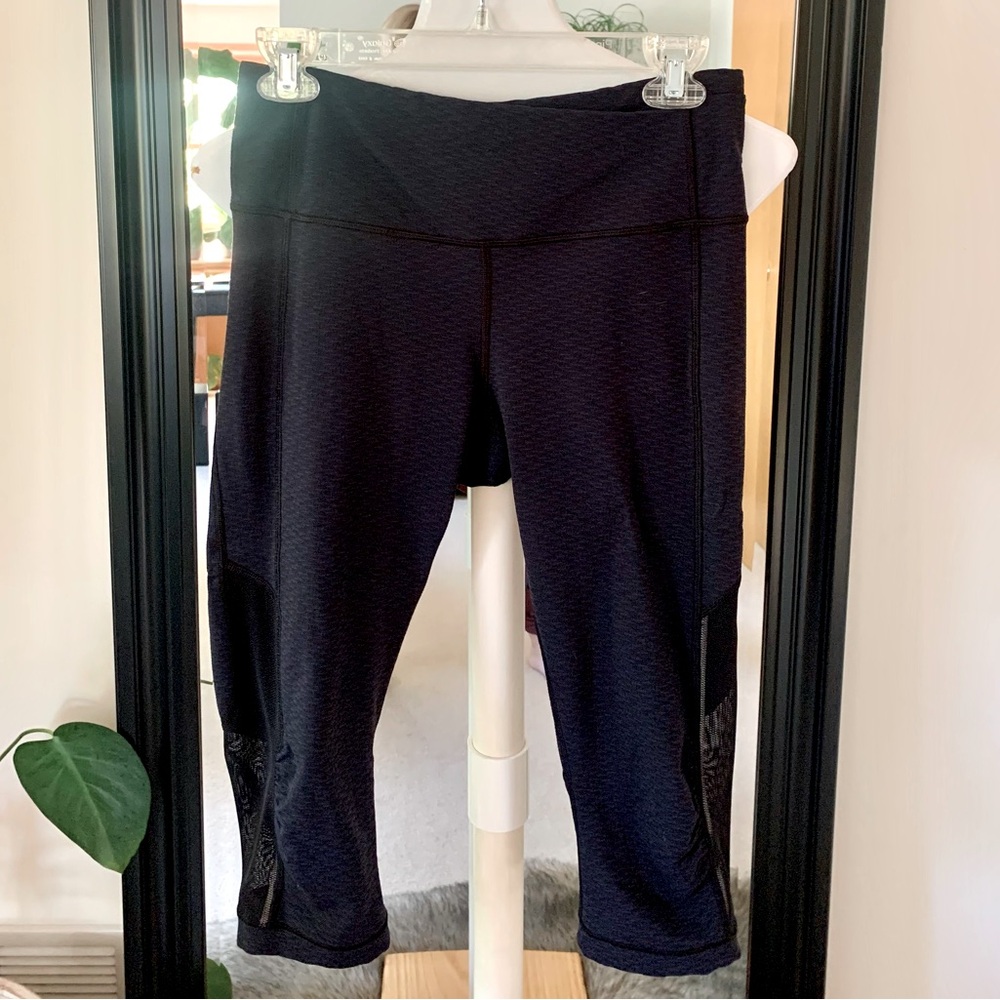 LULULEMON Black & Blue Textured Capri Yoga Pants